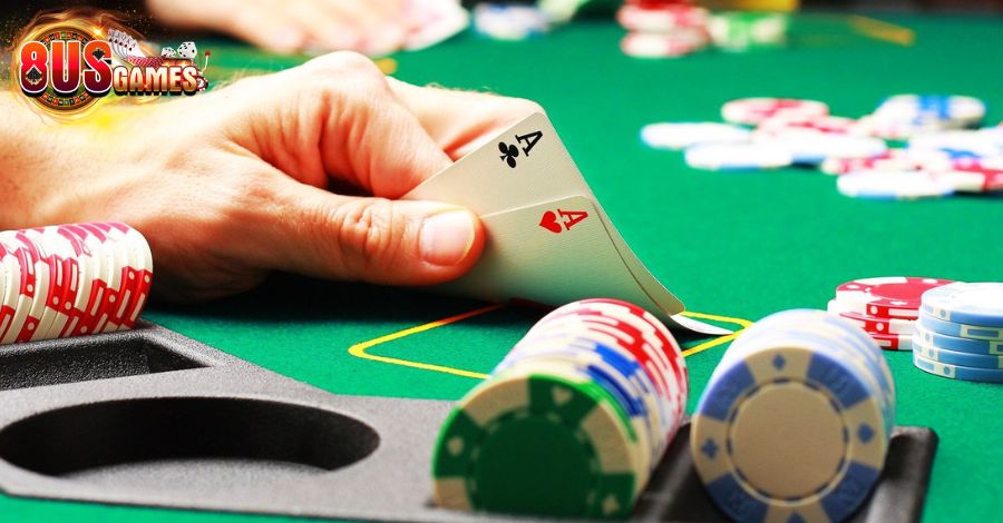 Tìm hiểu chi tiết các vòng đánh trong Poker là gì?